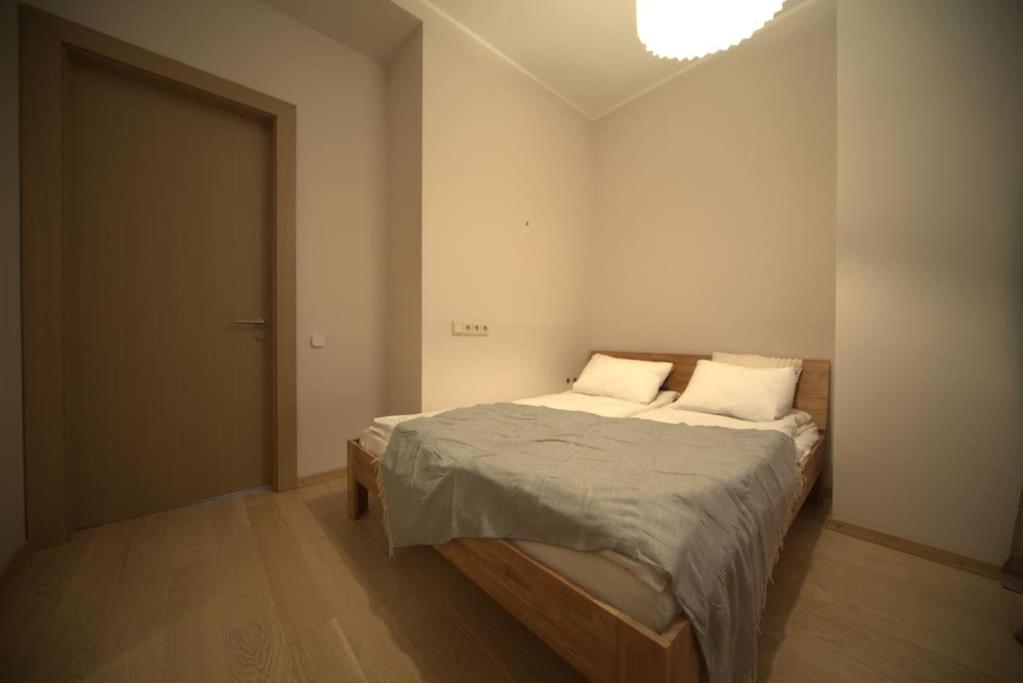 3 bedroom apartment in the Old/T view 4