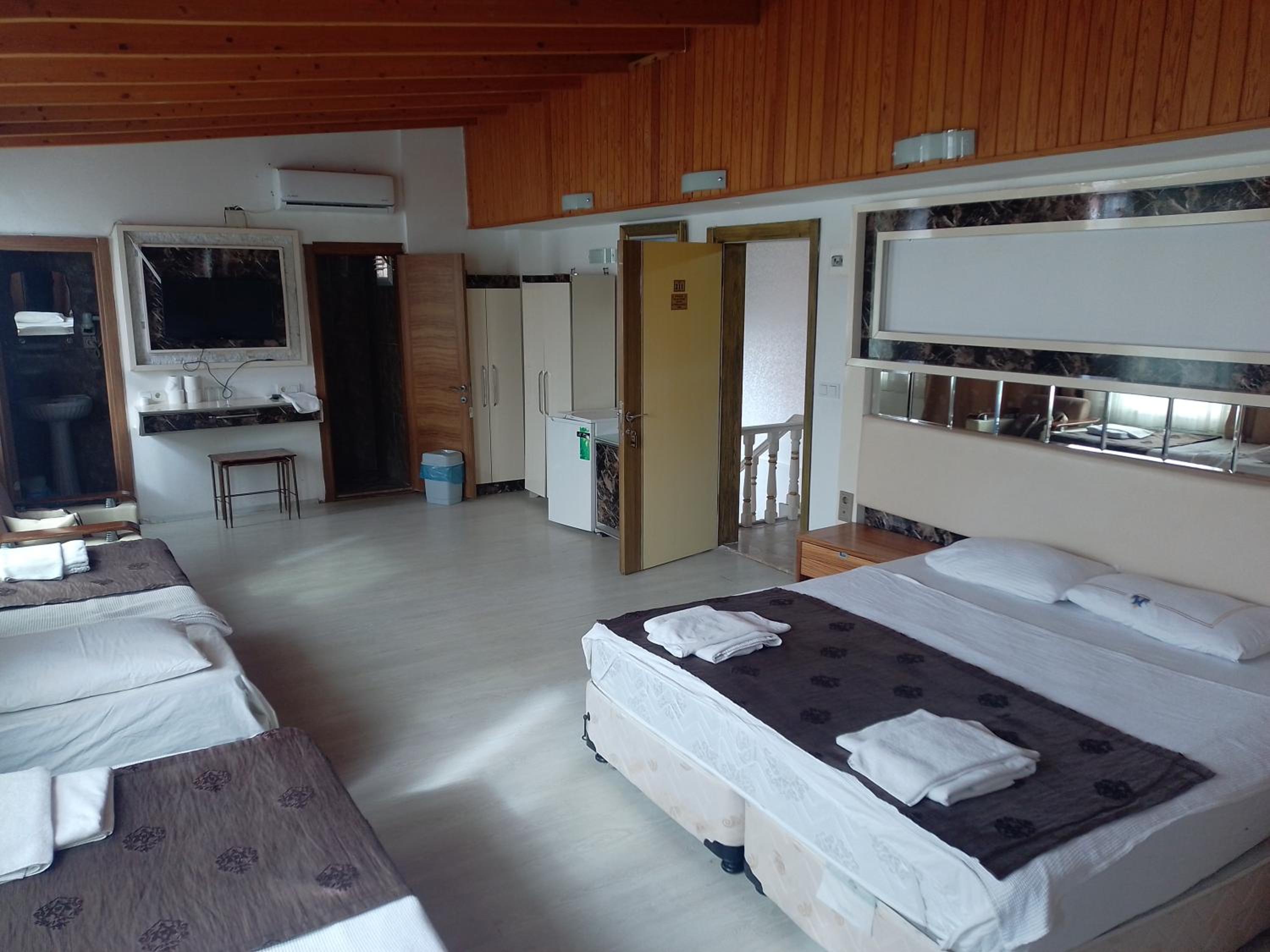 Behram Hotel - Image 17