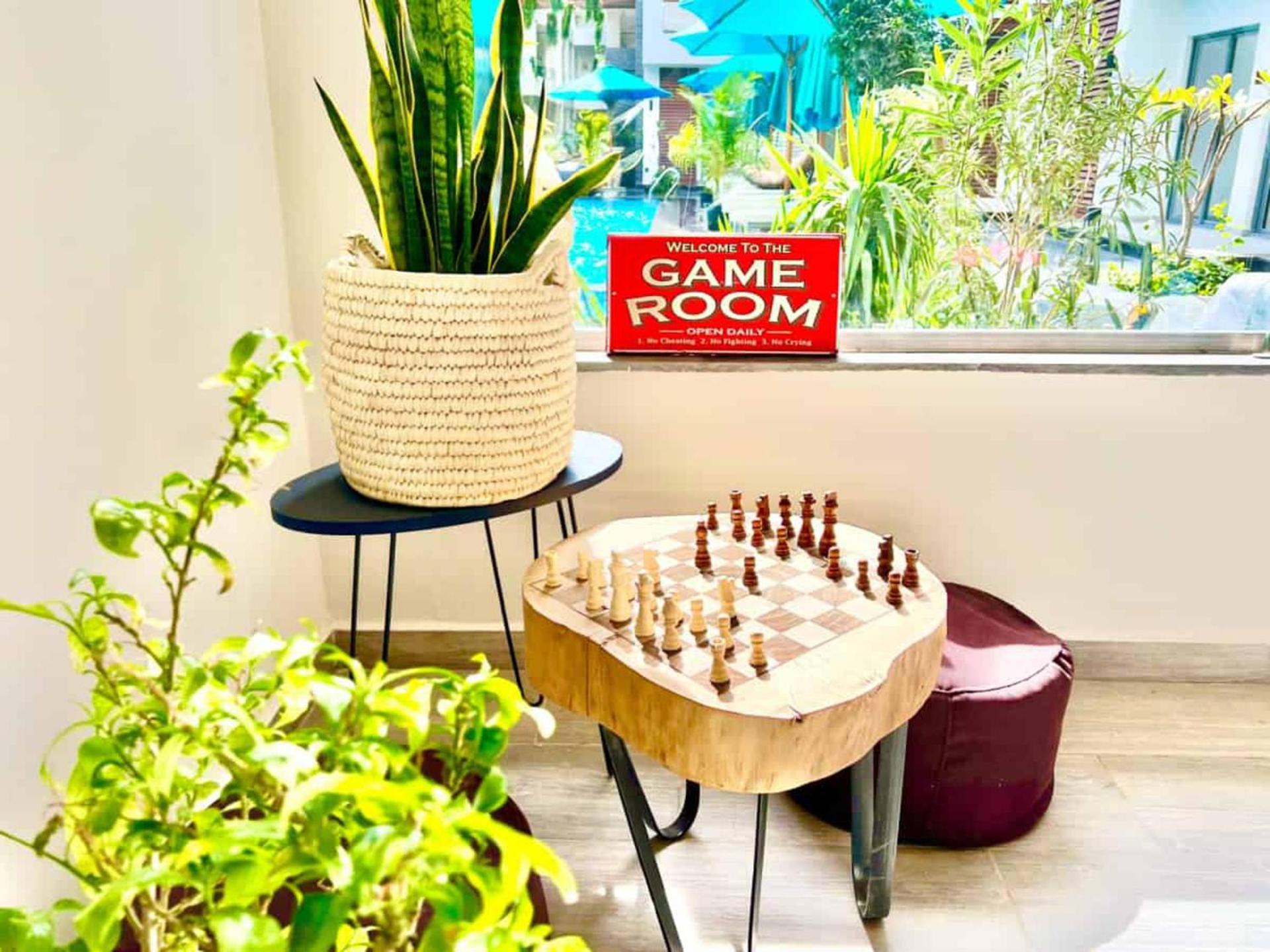 Studio Sleeps 2 with Balcony Pool & Parking