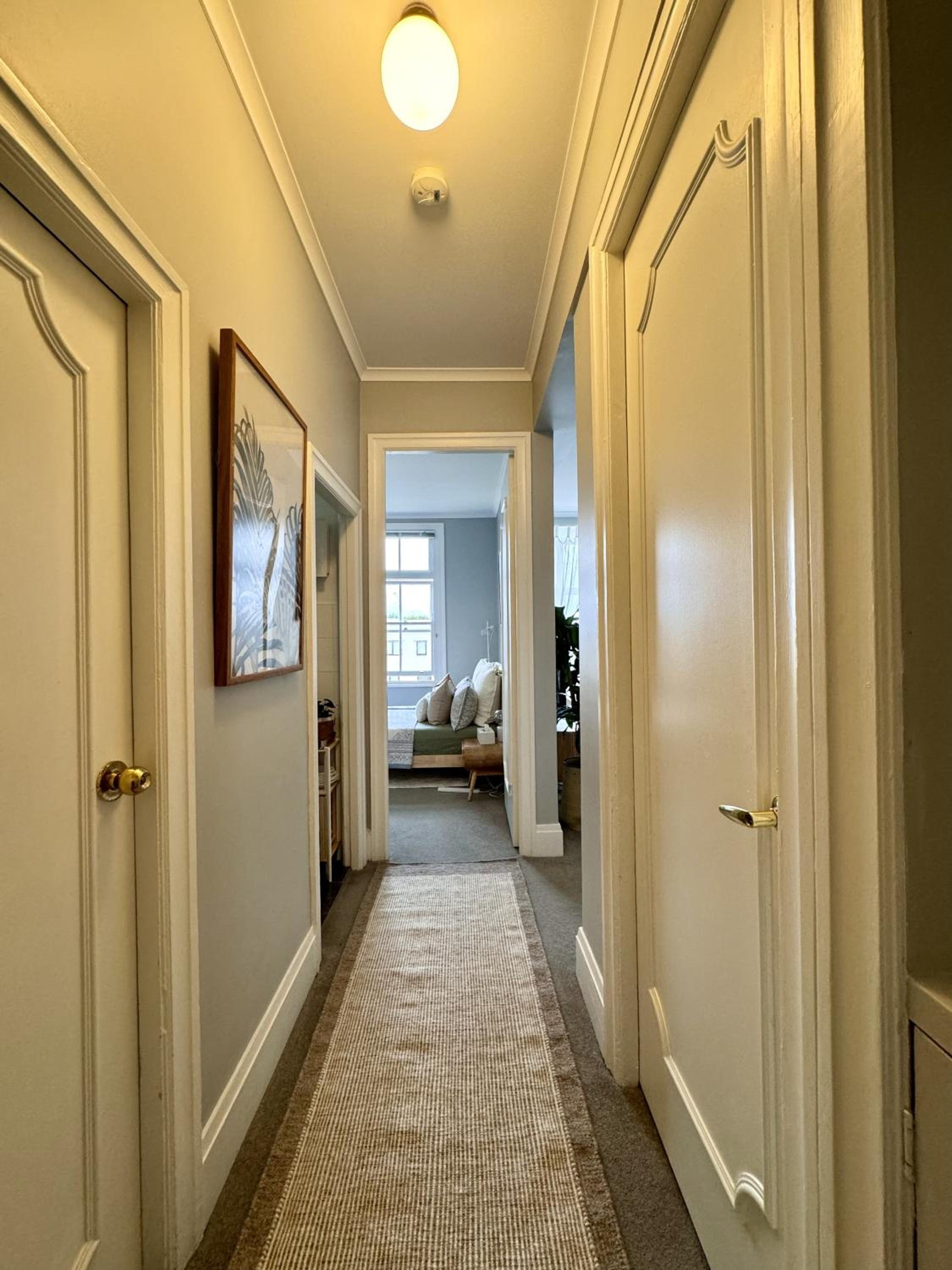 Sunny, Cozy, Central City 2BR Apartment - Free Parking 