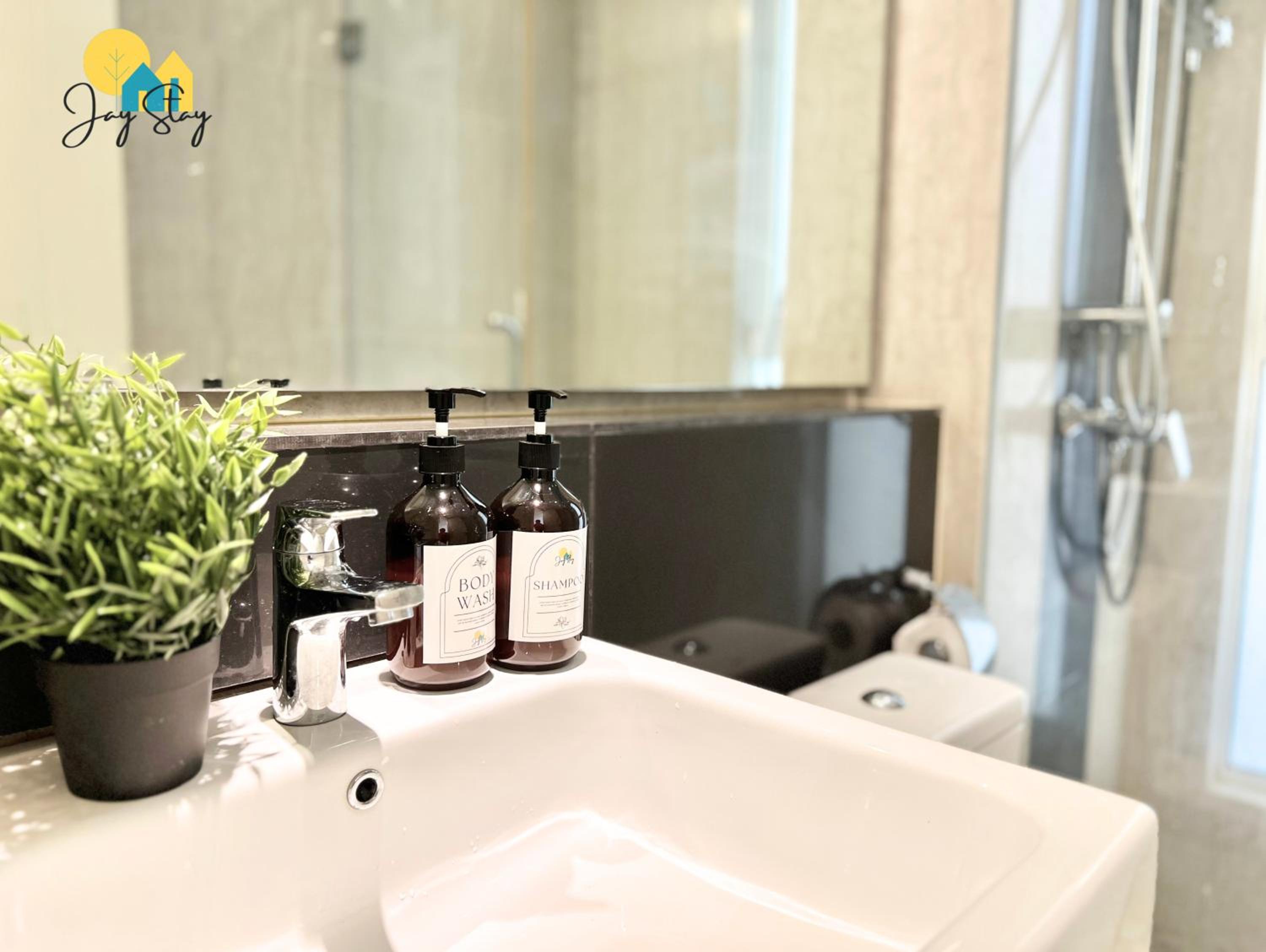 NEW! The Shore l 3BR l 6-11pax l Direct Mall Access l City Centre l River View l Jonker Street by Jay Stay Management view 5