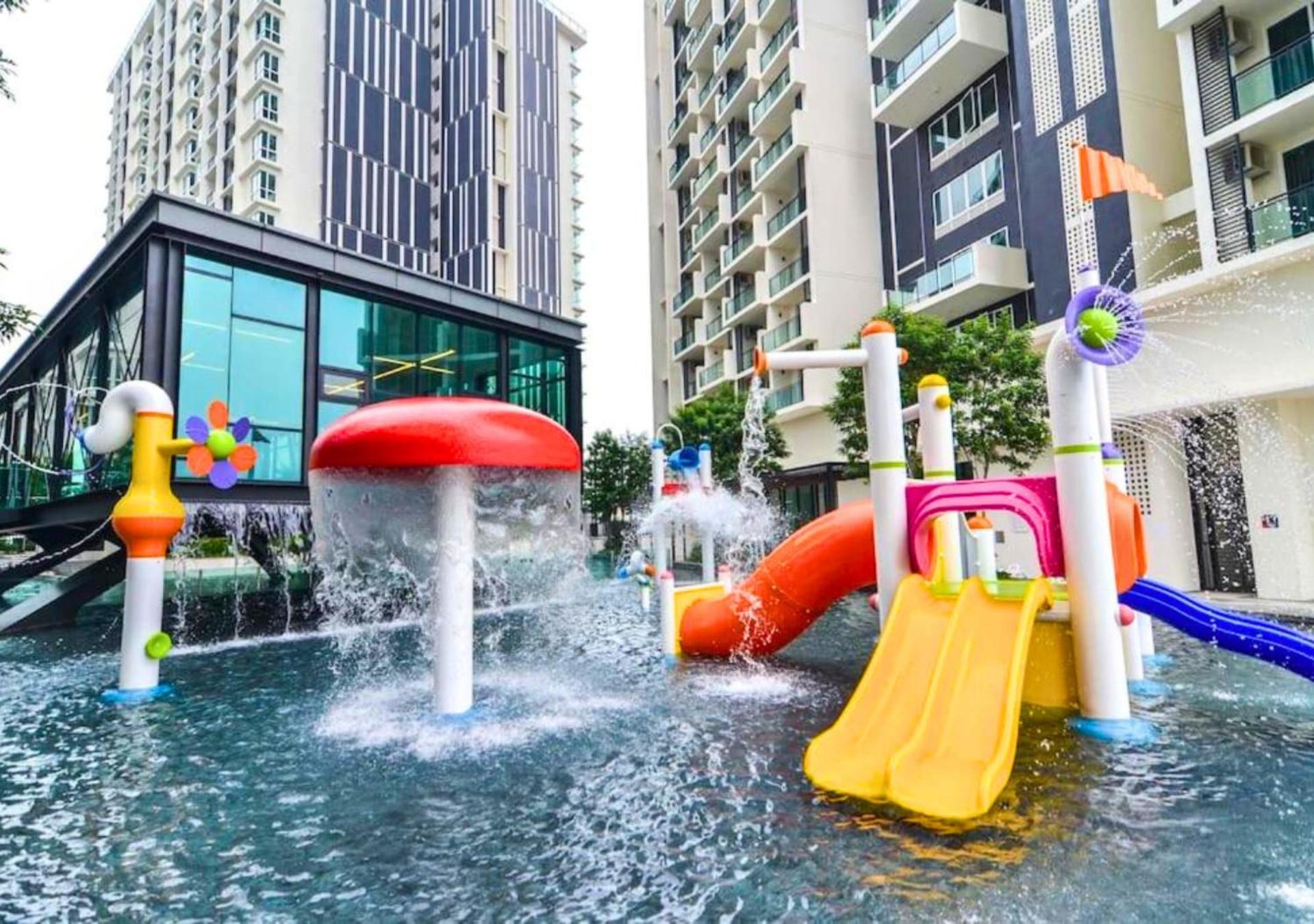NEW! The Shore l 3BR l 6-11pax l Direct Mall Access l City Centre l River View l Jonker Street by Jay Stay Management photo 2