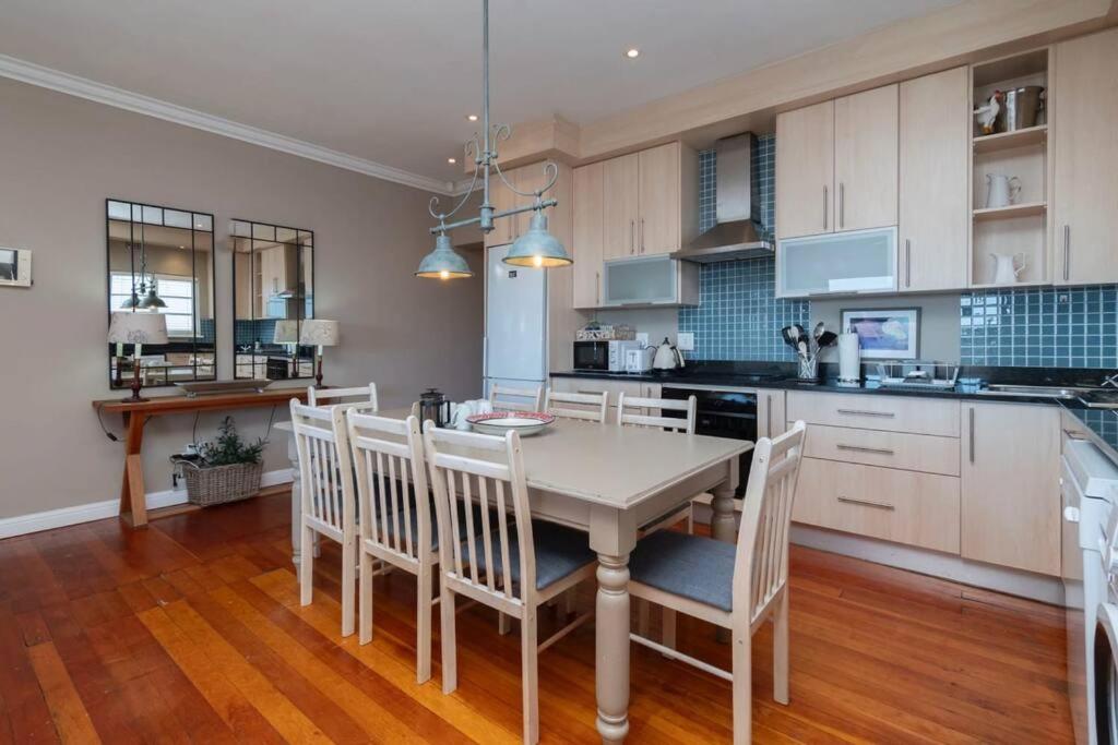 2 Bedroom Apartment With Amazing City Views view 3