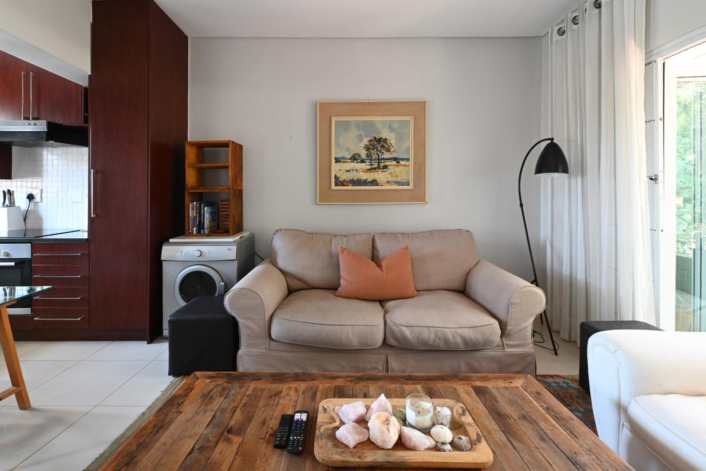 Tranquil & Quiet Close To All Attractions view 5