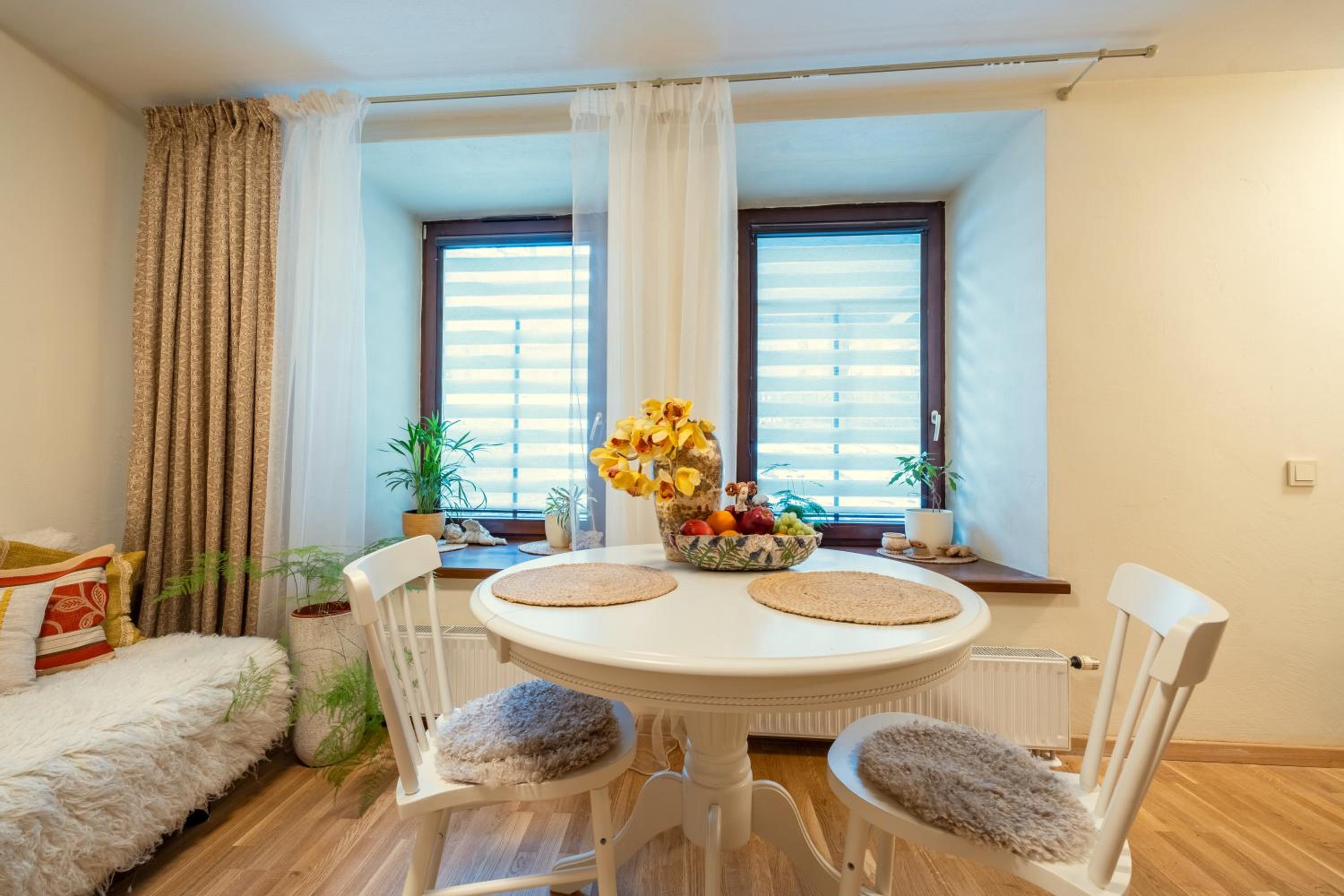 Cozy Suite Roomita view 5