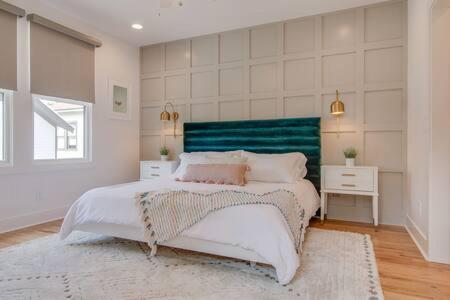 Stylish East Nash Retreat, Walk to Local Favorites, Sleep 10 with Smart TVs, Workspace & Fast WiFi, Attached Garage & Full Kitchen, Walk to Mas Tacos, Driv view 3
