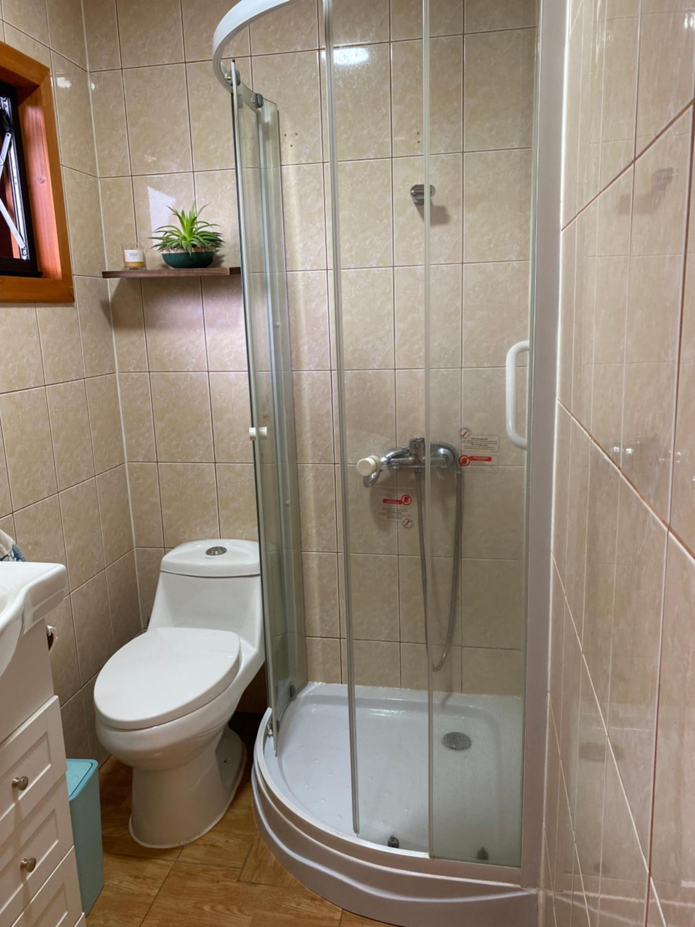 Habitación doble con baño privado Wifi y Tv Cable - Habitación 02, los Pellines 1325
