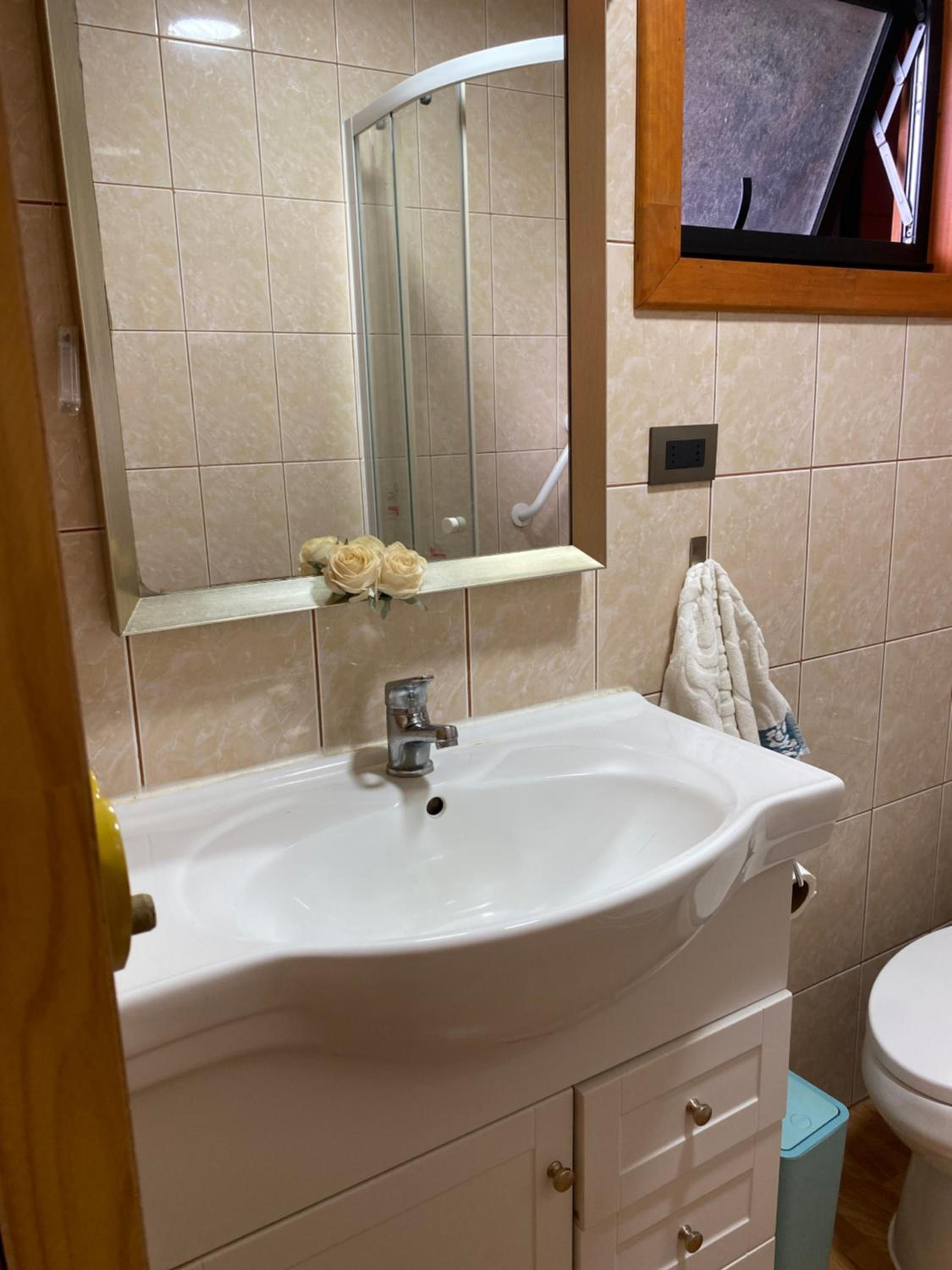 Habitación doble con baño privado Wifi y Tv Cable - Habitación 02, los Pellines 1325