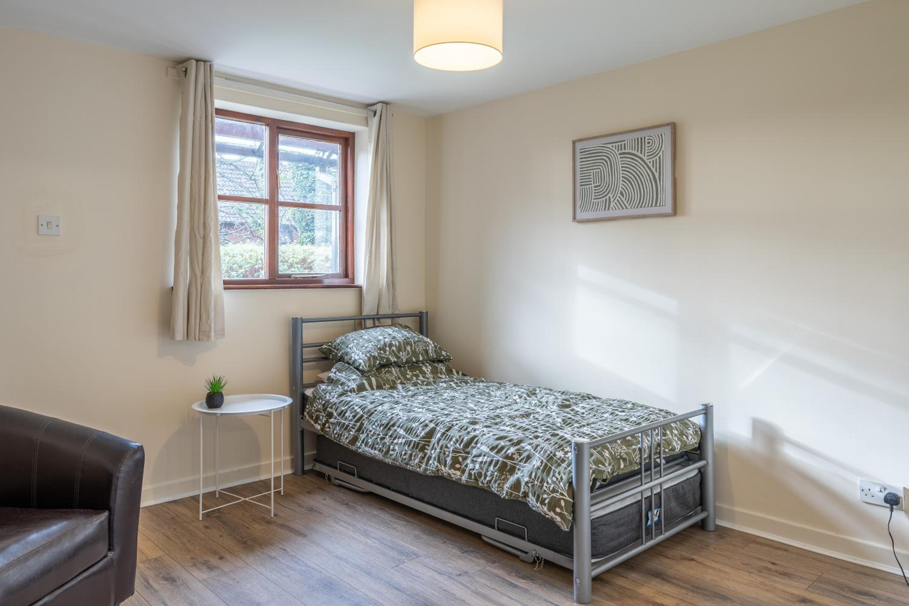 Modern studio flat in Wellington, Telford view 5