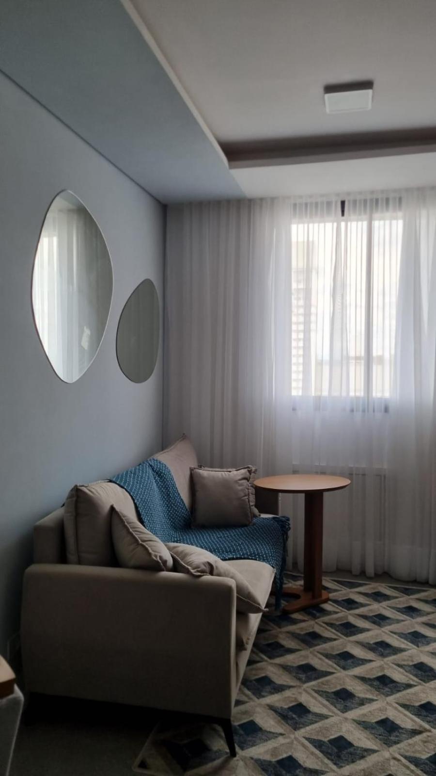 Apartamento ensolarado em condomínio clube