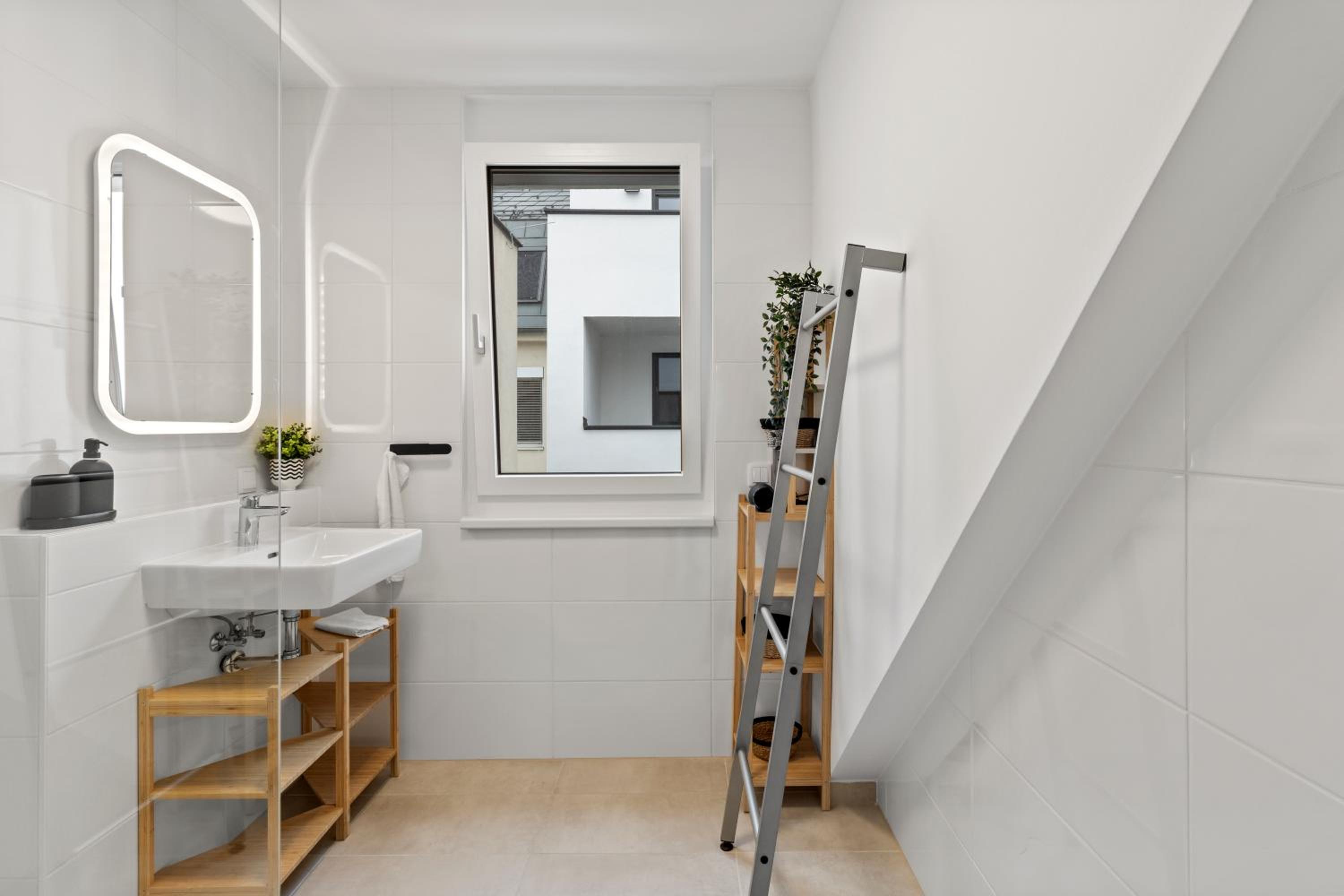 Long Term Stay - Near Klinik Floridsdorf - On-Site Parking for 19,90 Eur