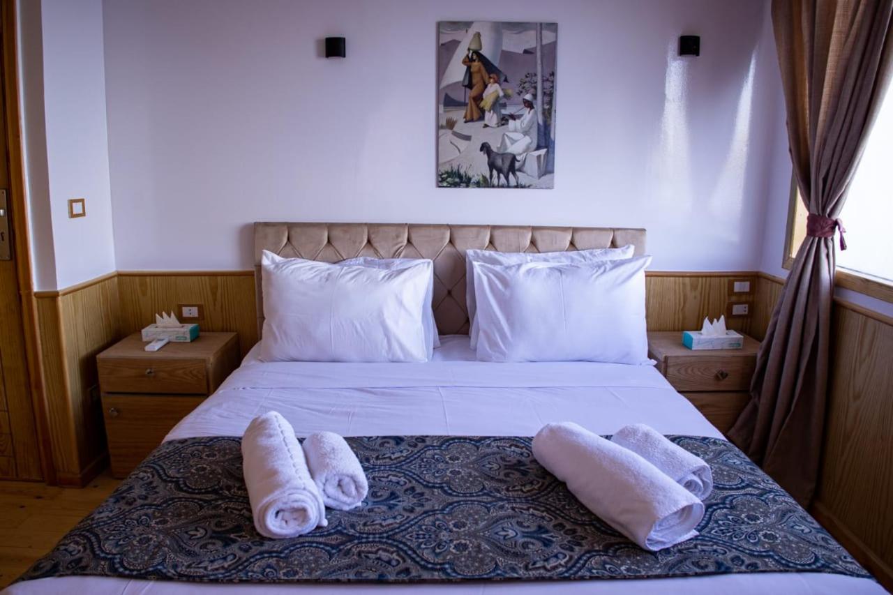 Dahabiya Akhnaton Every Monday from Esna to Aswan for 4 Nights