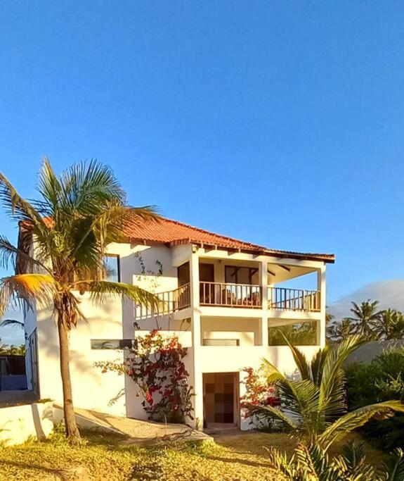 Beachfront Villa in Tofo Beach, Mozambique view 4