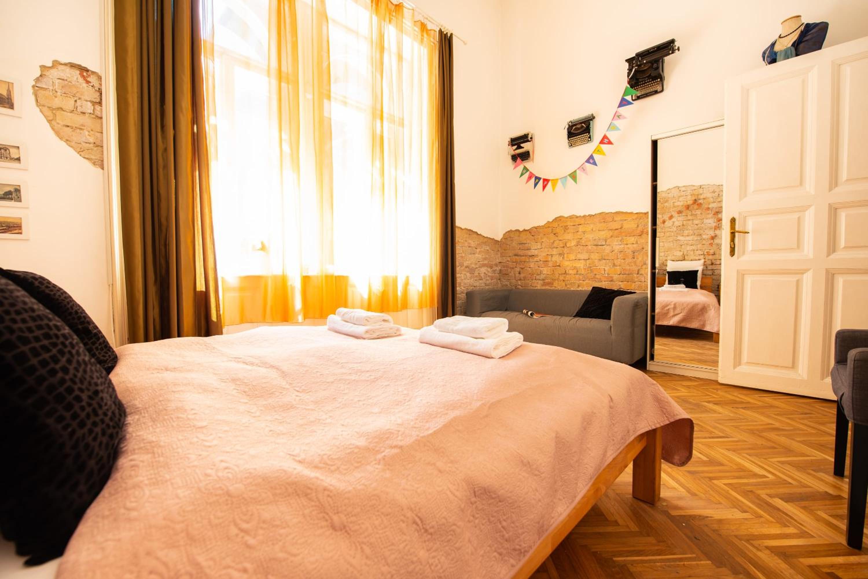 Ultra central cosy AC apartment view 5