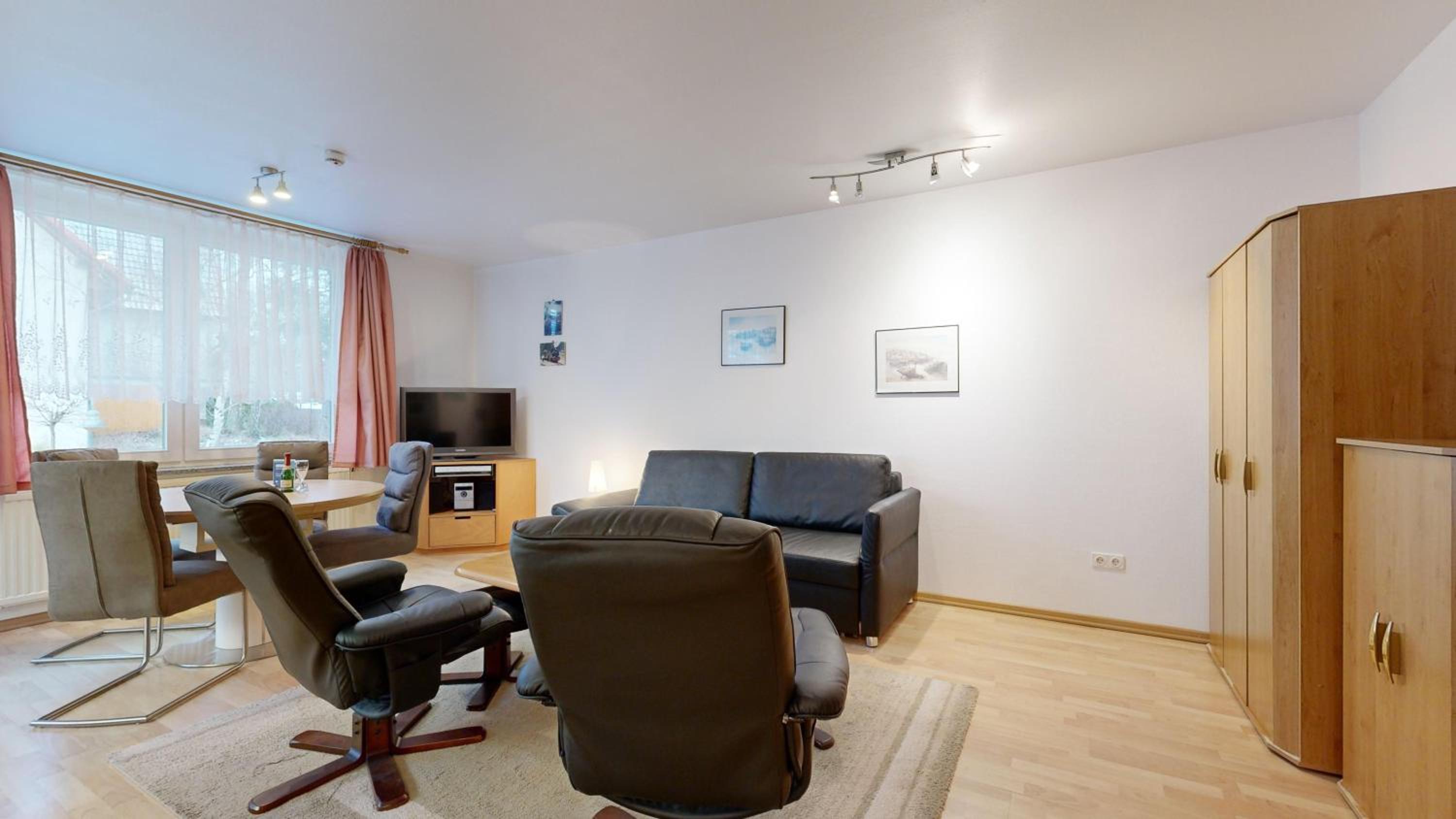 strandnahe FeWo mit Schwimmbad im Haus, a cappella 63, Binz