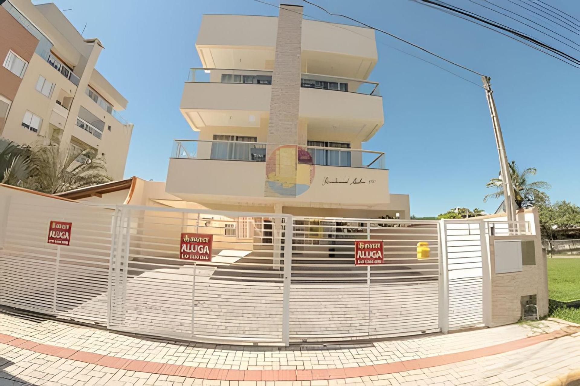 Apartamento com 02 dormitórios na Praia de Bombas