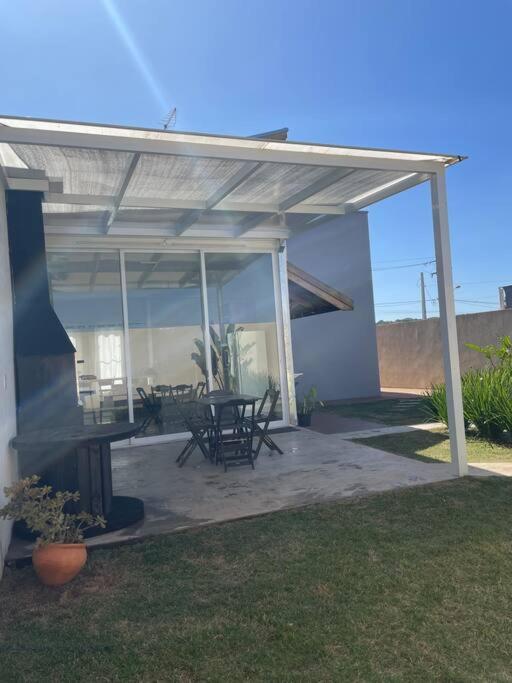 Casa com Piscina e ótimo custo benefício!!