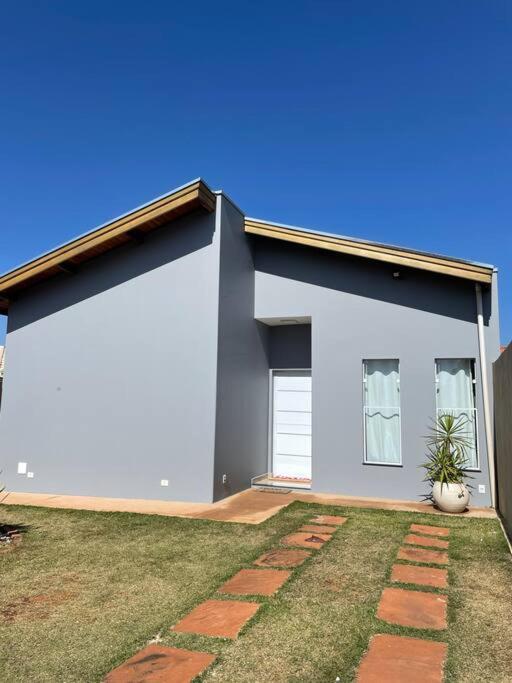 Casa com Piscina e ótimo custo benefício!!