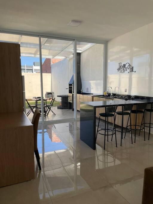 Casa com Piscina e ótimo custo benefício!!