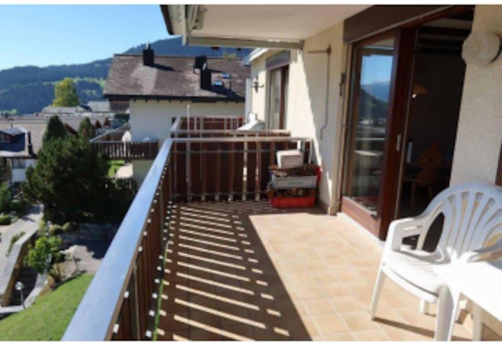 Neu-renovierte - Nov 24 - 2,5 Zi Wohnung mit Traum-Aussicht