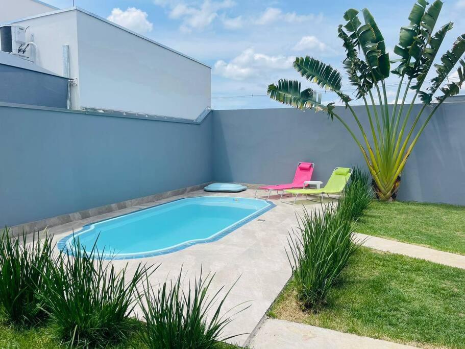 Casa com Piscina e ótimo custo benefício!!