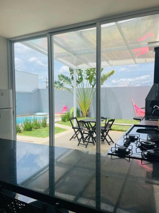 Casa com Piscina e ótimo custo benefício!!