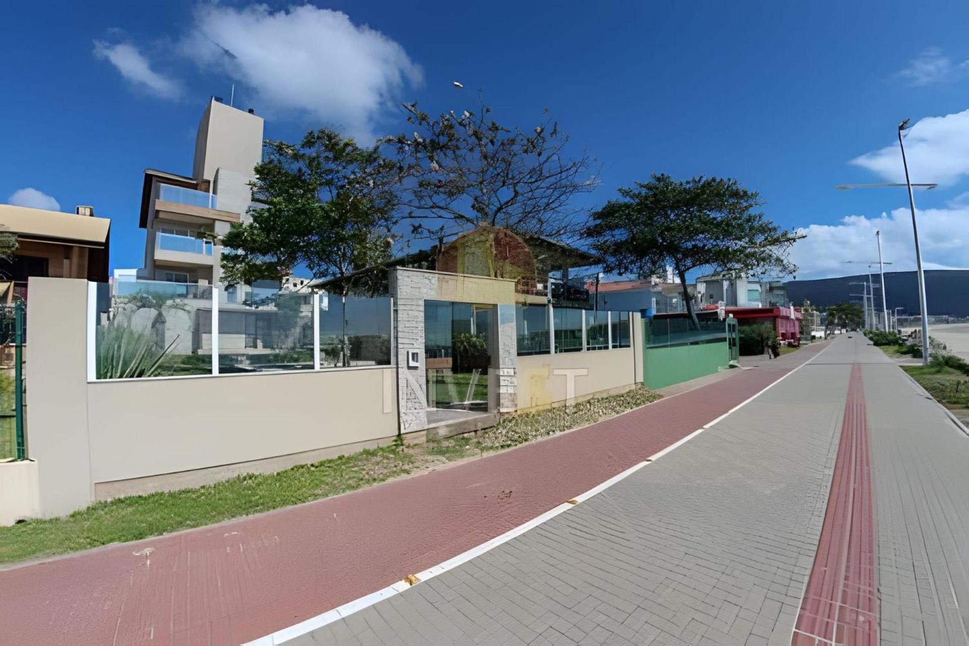 Apartamento beira mar na parte Central de Bombas