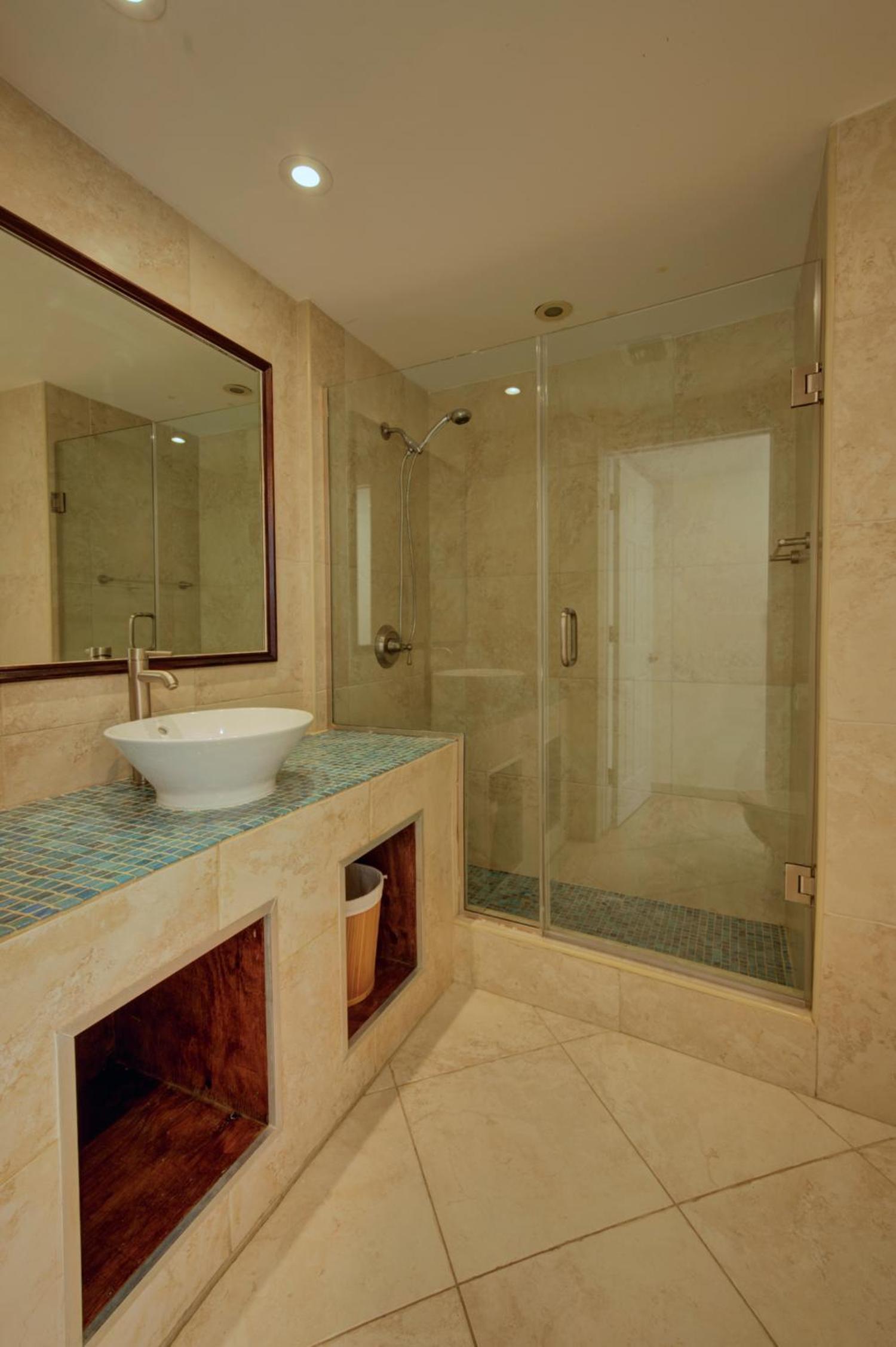 Incredible Beach Front Villa! view 5