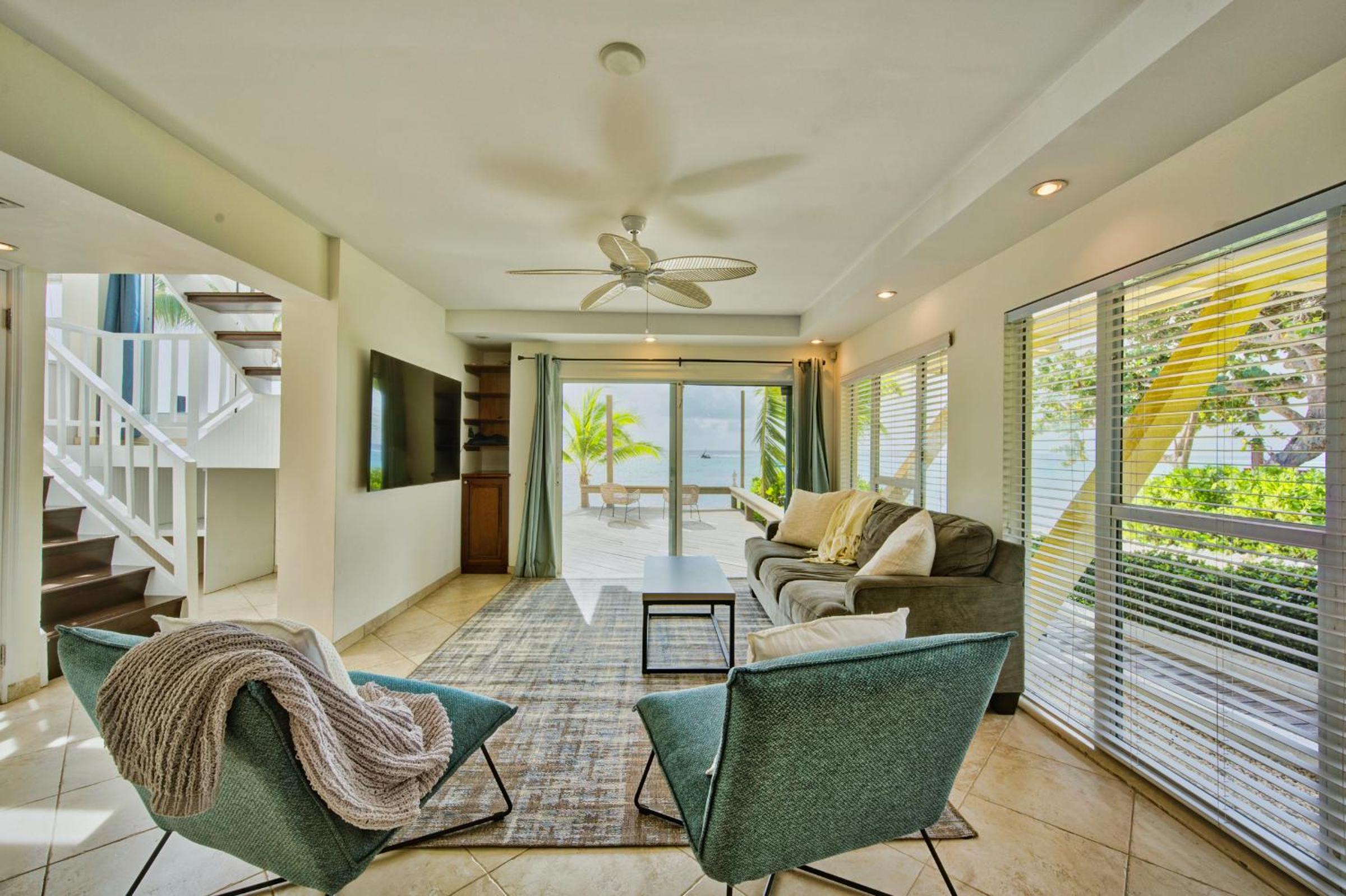 Incredible Beach Front Villa! view 3