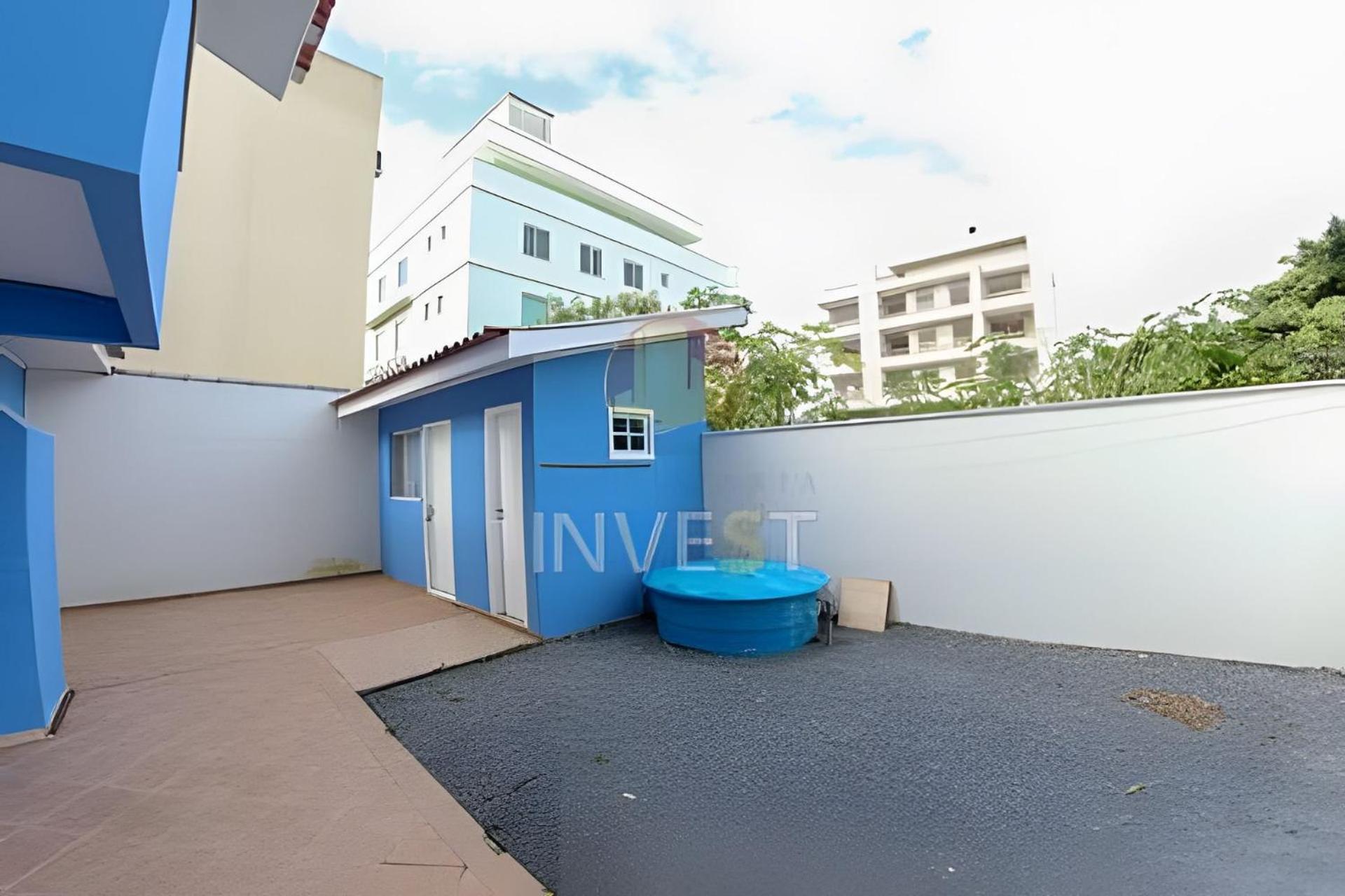 Casa com 04 suítes