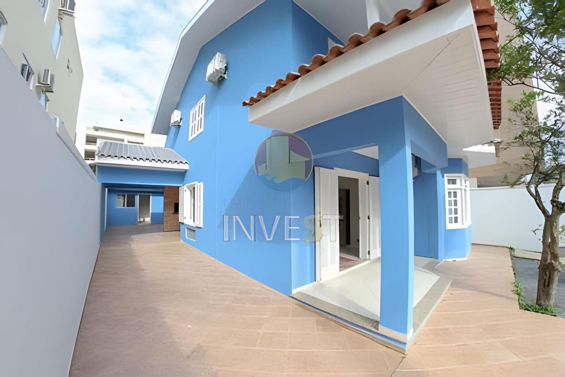 Casa com 04 suítes