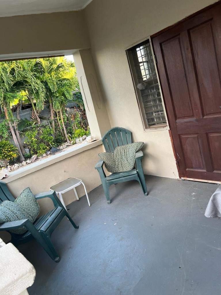 Charming 2-Bed Villa in The Garden