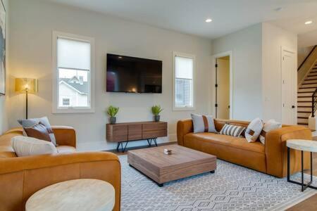 Photograph supplied for 7BR Retreat, Rooftops, Garages, Walkable to Faves 5 Mins to Nissan Stadium, Less than 10 Mins to Broadway, 24 Hr Hospitality, Great for Groups