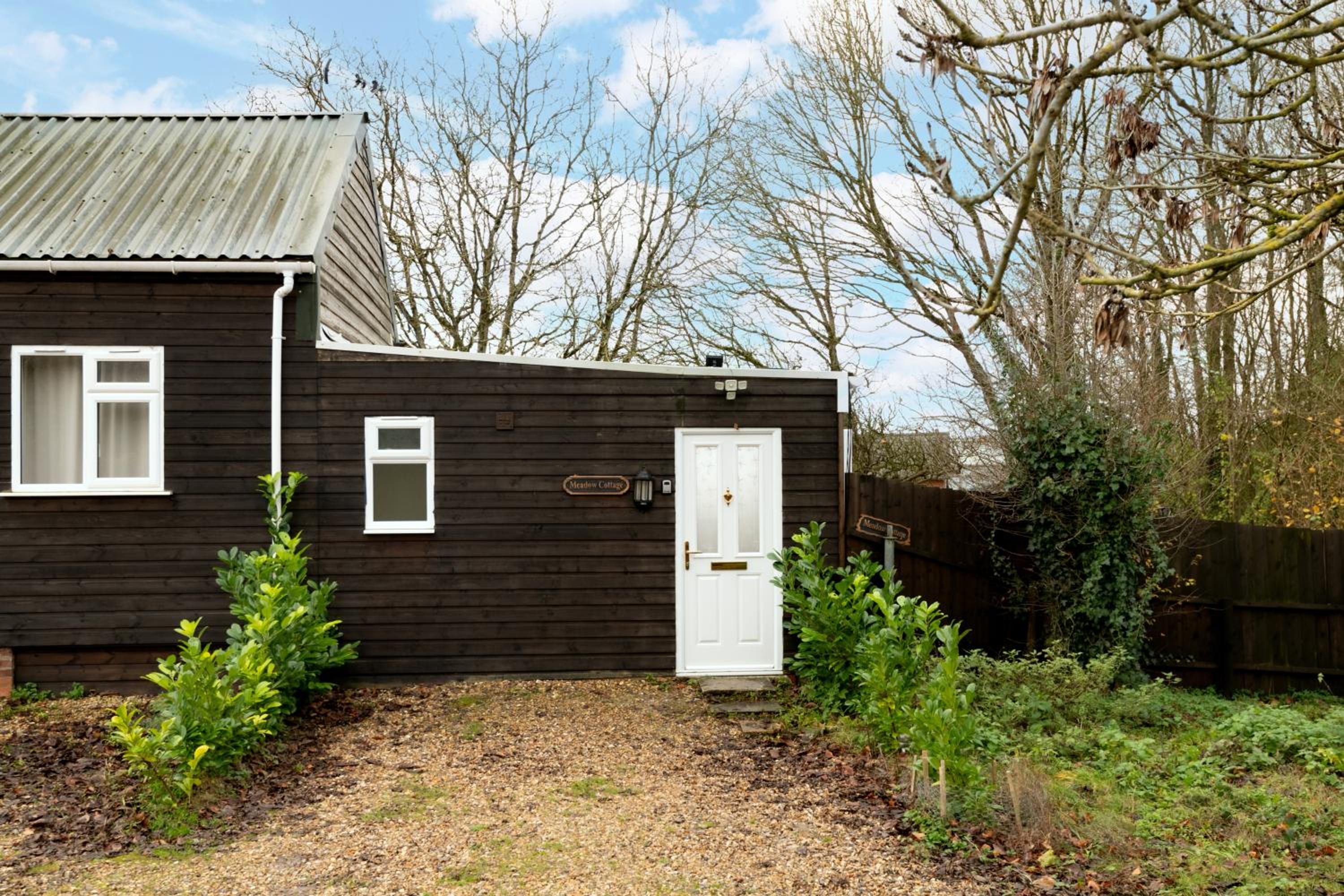 Hotel Meadow - Woodland Cottage with Private Hot Tub - Image 1