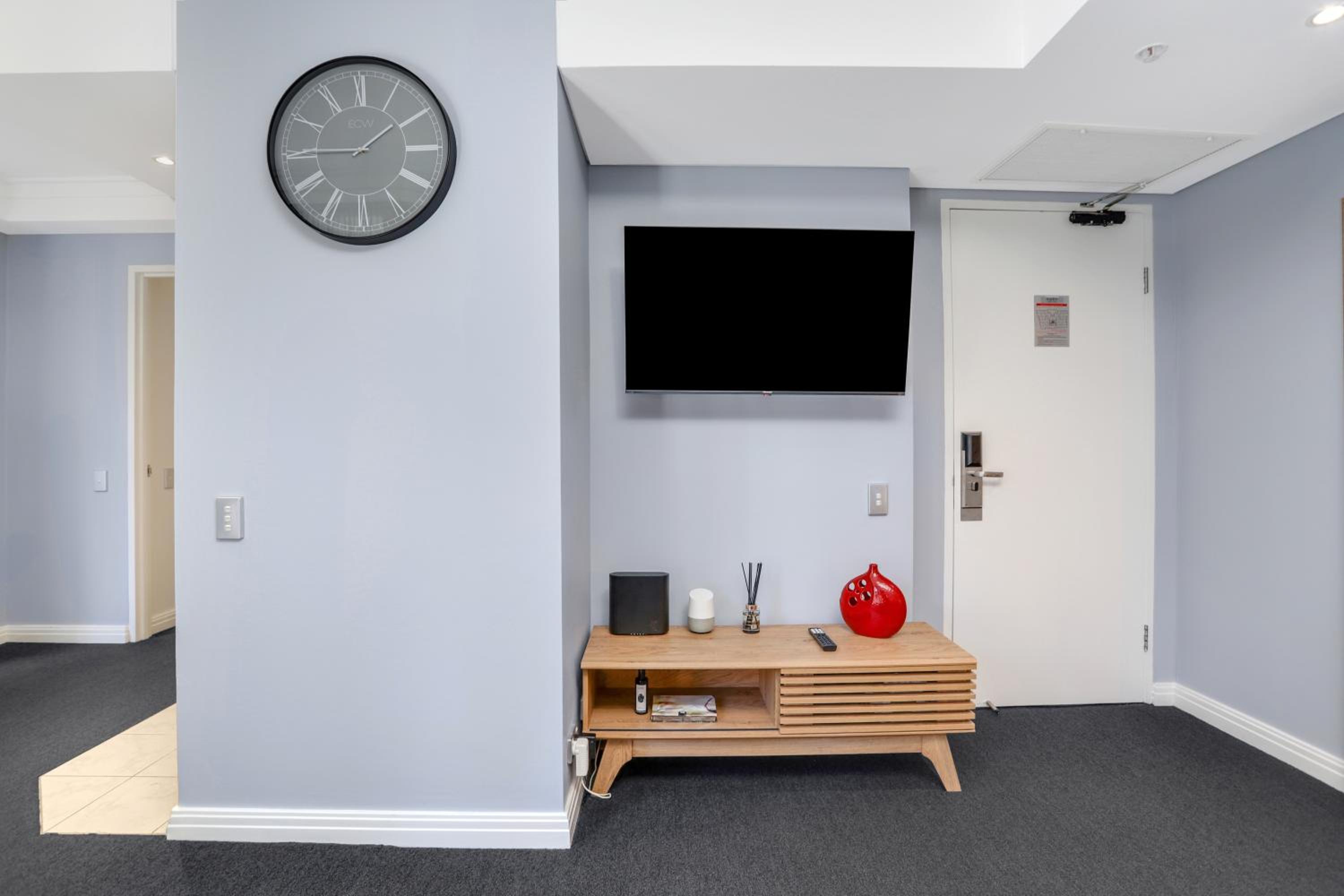 LuxLiving Sydney CBD 2 BEDs Luxury Modern Apartment