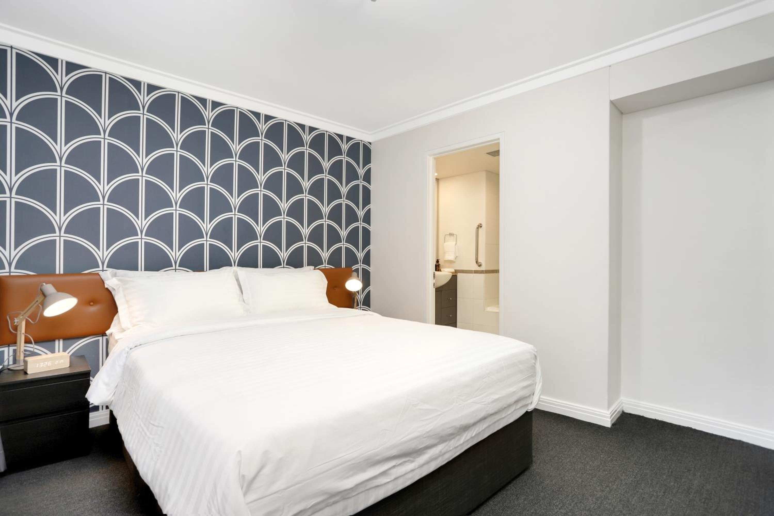 LuxLiving Sydney CBD 2 BEDs Luxury Modern Apartment