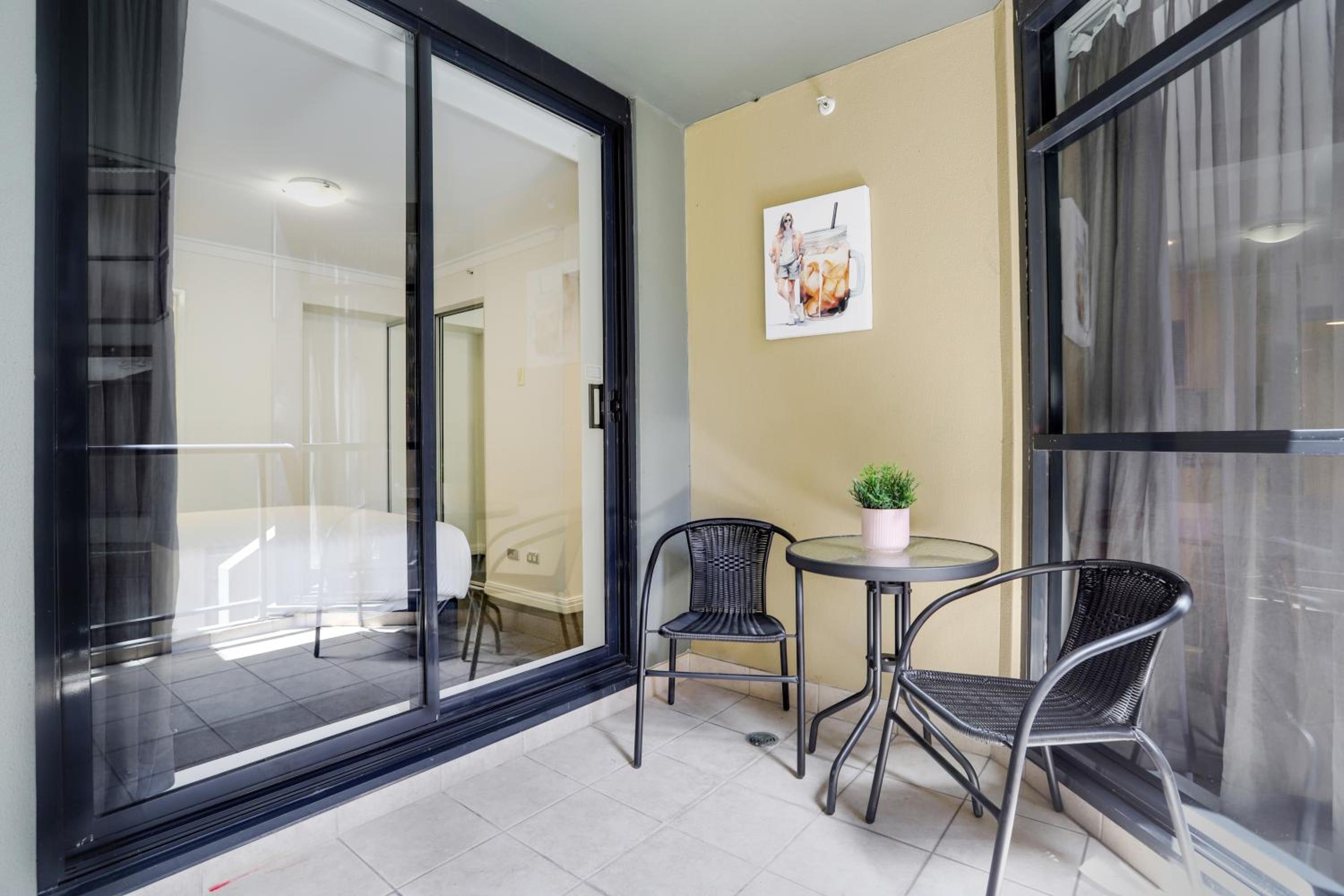 LuxLiving Sydney CBD 2 BEDs Luxury Modern Apartment
