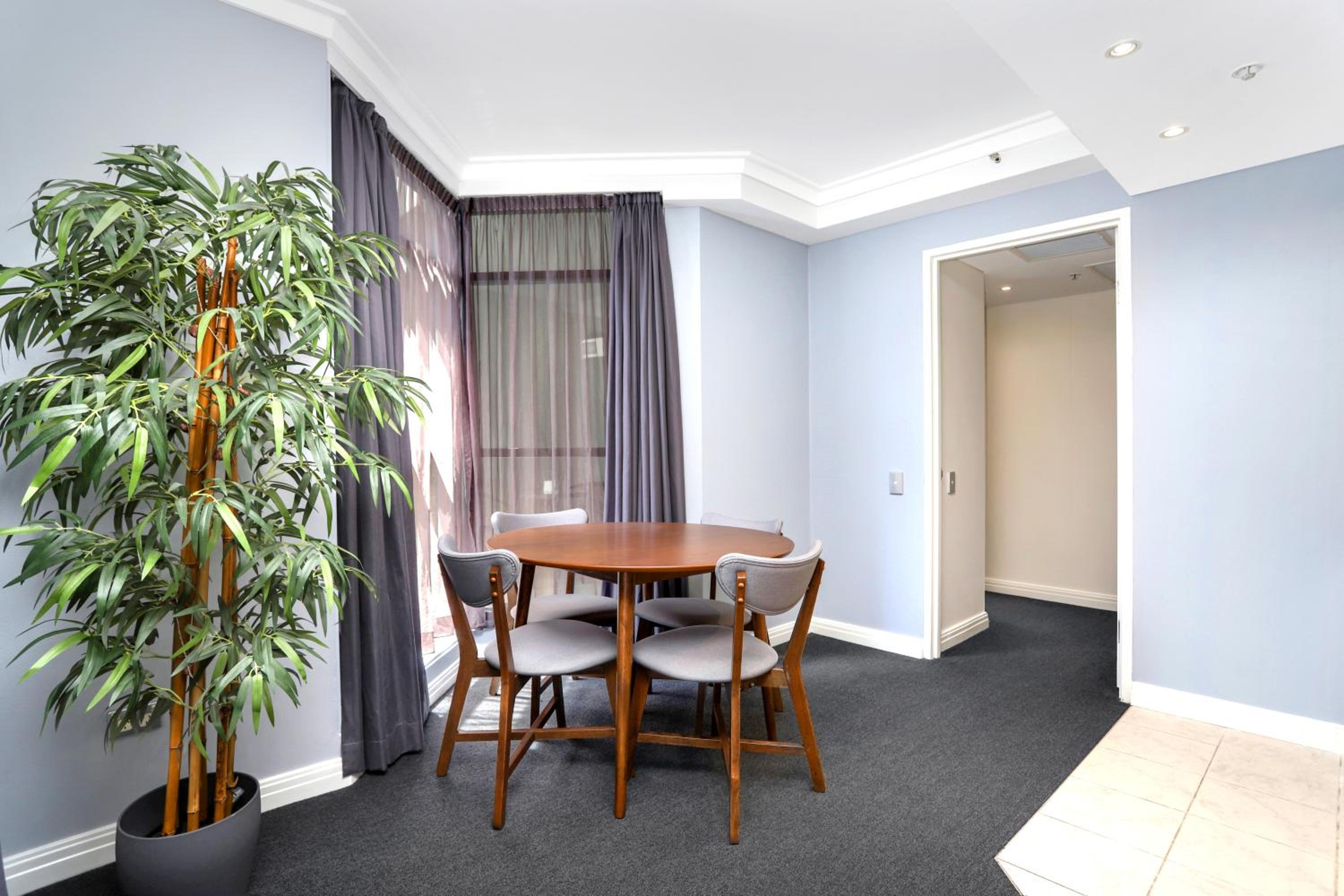 LuxLiving Sydney CBD 2 BEDs Luxury Modern Apartment