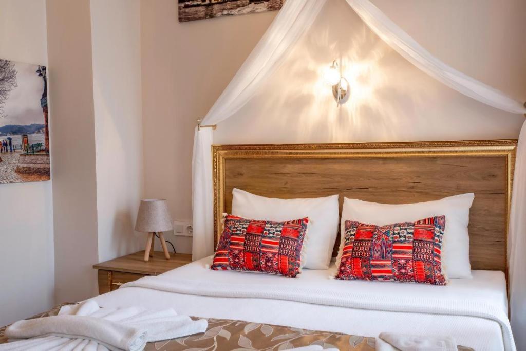 April Hotel - Image 13