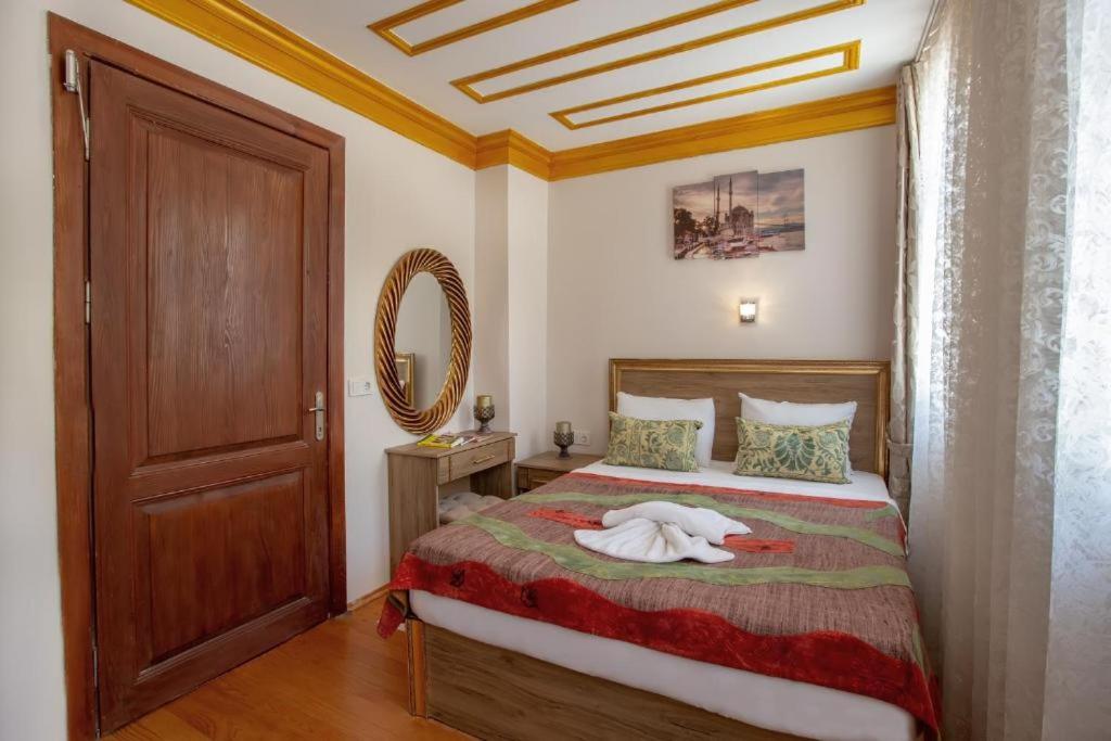 April Hotel - Image 15