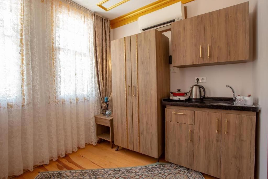 April Hotel - Image 16