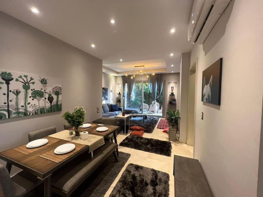 Luxury 1BR with Garden