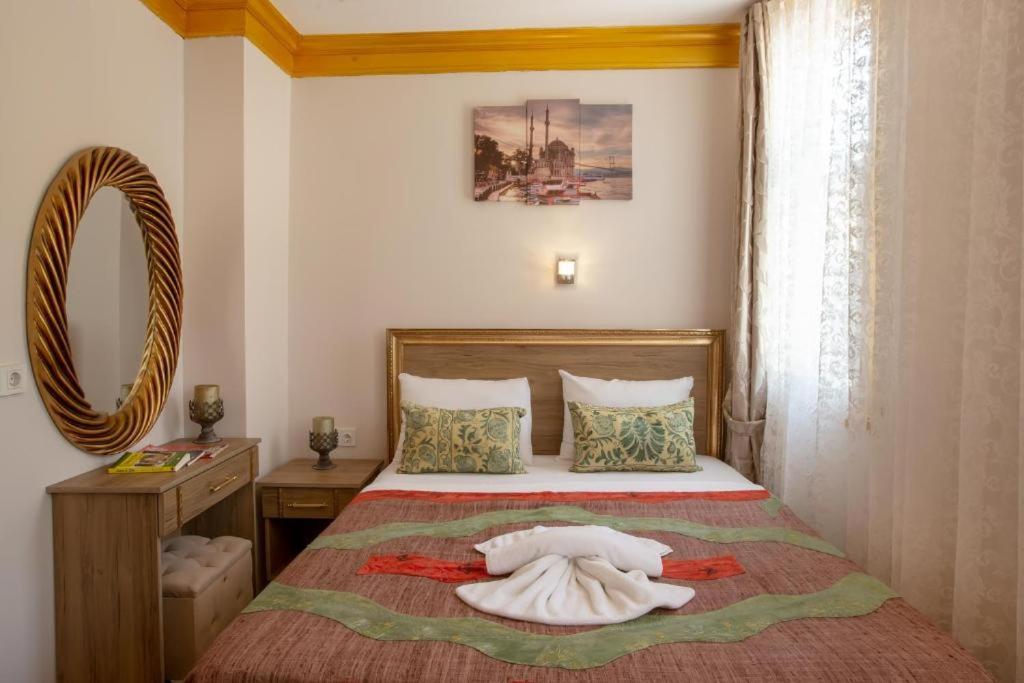 April Hotel - Image 17