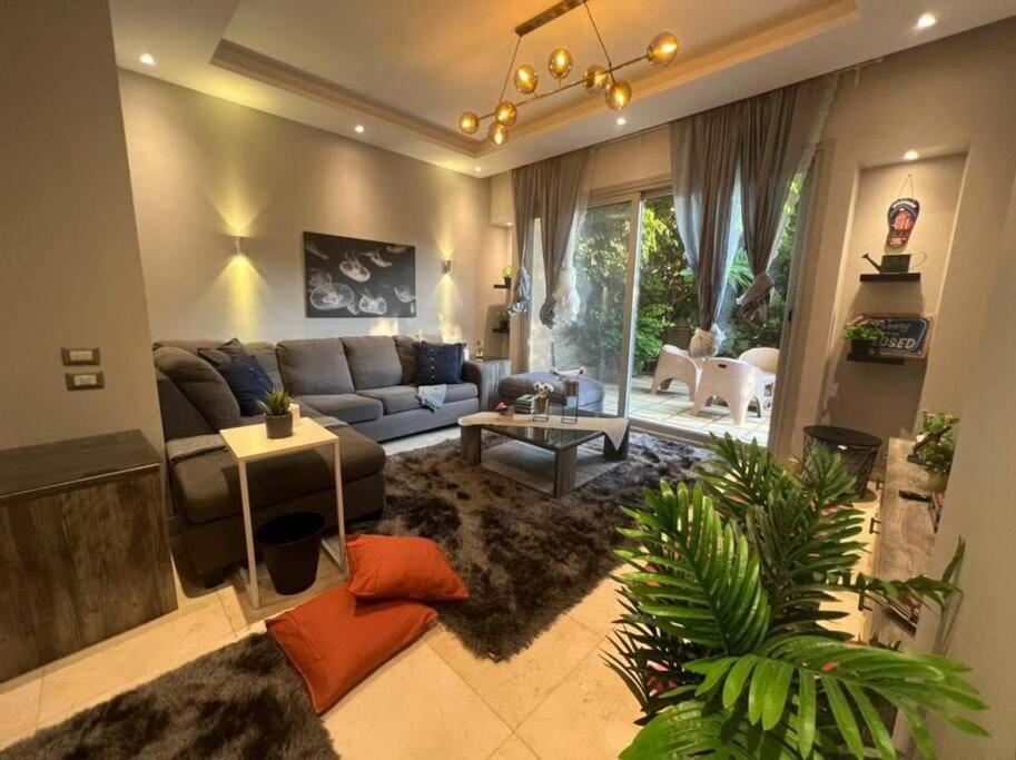 Luxury 1BR with Garden