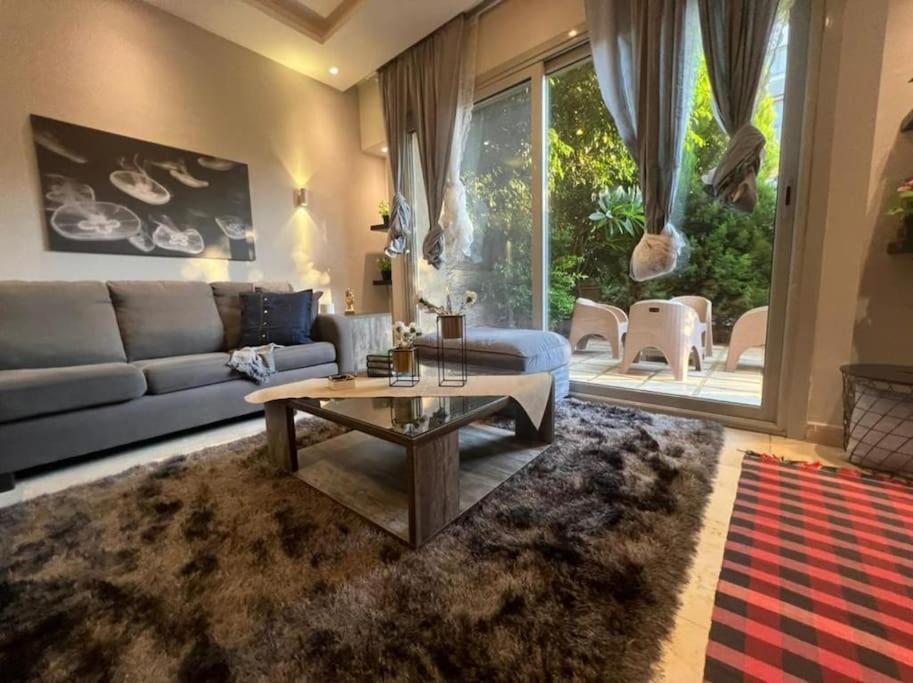 Luxury 1BR with Garden