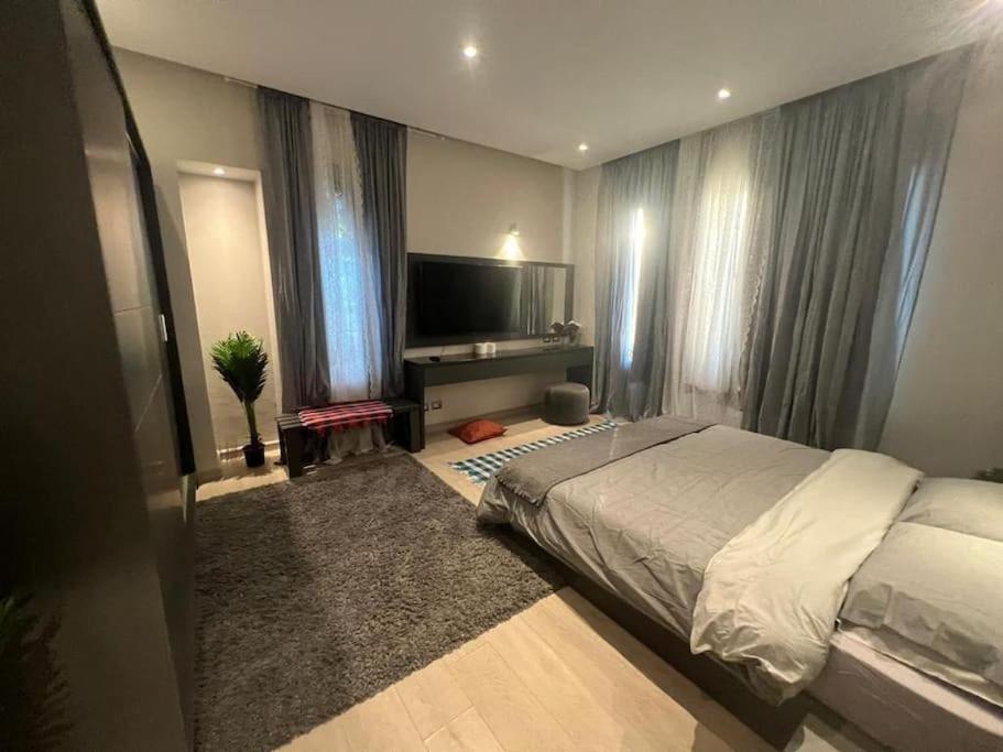 Luxury 1BR with Garden