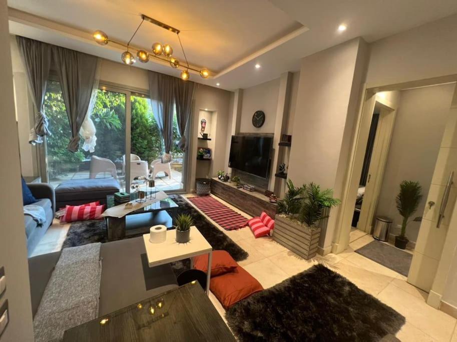 Luxury 1BR with Garden