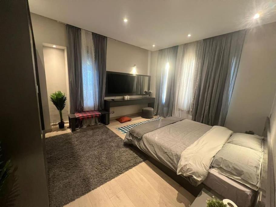 Luxury 1BR with Garden