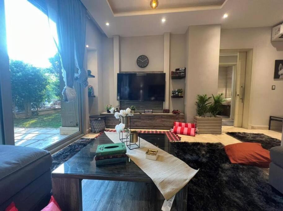 Luxury 1BR with Garden