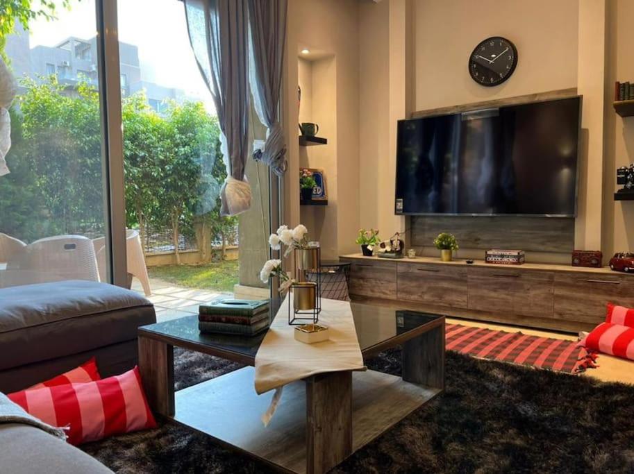 Luxury 1BR with Garden